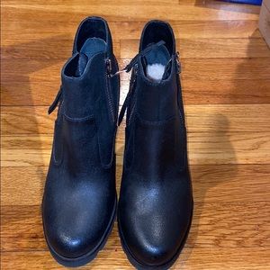 NEW women’s UGG Boot